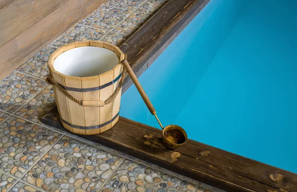 Emmer en pollepel voor sauna — Stockfoto