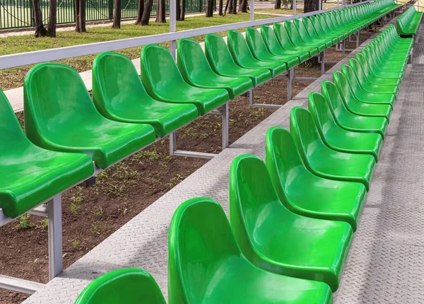 Sillas Verdes Plástico Vacías Están Estadio Tribuna —  Fotos de Stock