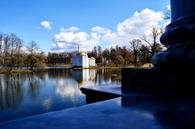 Tsarskoye Selo, kültürel bir anıt federal önem, Türk hamamında büyük gölün kıyısında yer alır. St. Petersburg, Mayıs