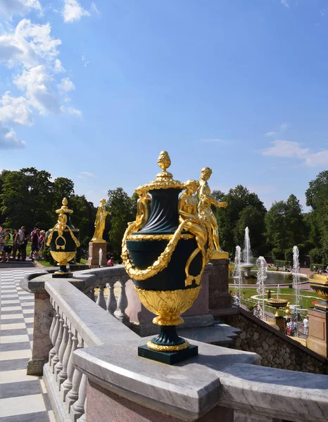 Sculptures Femmes Sur Vases Fontaine Grande Cascade Petergof Russie — Photo