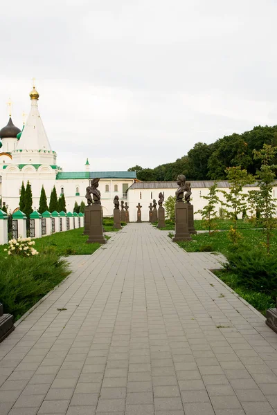 Augusti Ryssland Nizhny Novgorod Uppstigning Pechersky Kloster Gränd Med Monument — Stockfoto