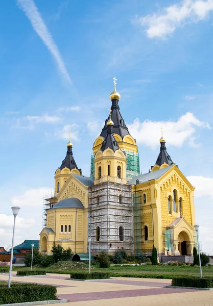 27 Ağustos, Rusya, Nizhny Novgorod, Strelka 'daki Alexander Nevsky Katedrali' nin yeniden inşası