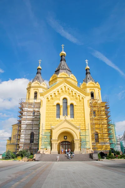 27 Ağustos, Rusya, Nizhny Novgorod, Strelka 'daki Alexander Nevsky Katedrali' nin yeniden inşası