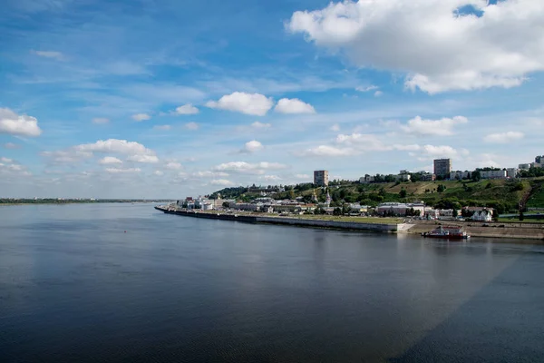 27 Ağustos, Rusya, Nizhny Novgorod, Strelka 'daki Oka ve Volga nehirlerini geçiyor.