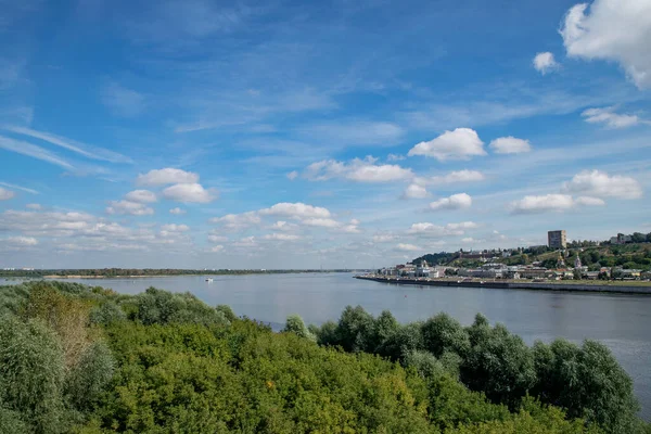 27 Ağustos, Rusya, Nizhny Novgorod, Strelka 'daki Oka ve Volga nehirlerini geçiyor.