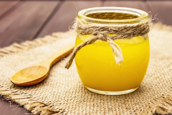 Ren eller desi ghee (ghi), klarlagt smält smör — Stockfoto