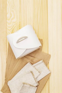 Çeşitli çevre dostu ambalaj, sıfır atık, kağıt, cam ve tekstil ücretsiz geri dönüşüm