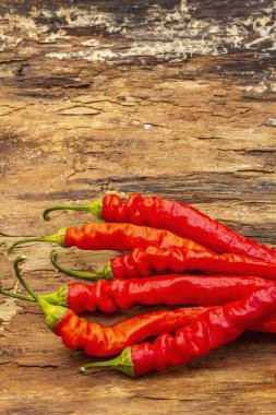 Kırmızı ve turuncu biber ve sarımsaklı yemek geçmişi.