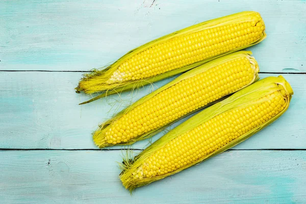 Friss nyers kukorica csövek — Stock Fotó