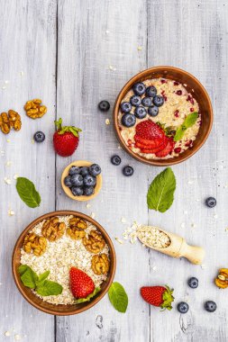 Taze böğürtlen ve naneli yulaf ezmesi