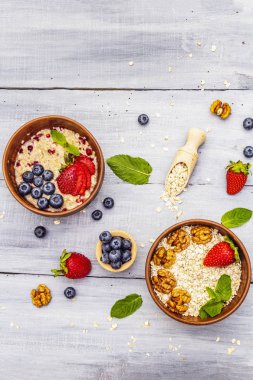 Taze böğürtlen ve naneli yulaf ezmesi