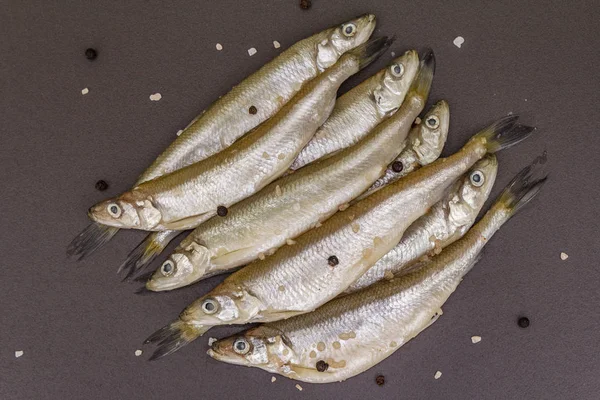 新鮮な魚介類の魚のにおいやイワシ料理の準備 — ストック写真