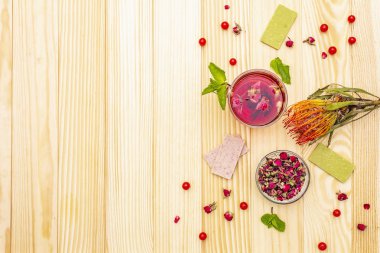 Yaz lezzetli yeşil gül çayı