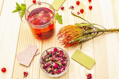 Yaz lezzetli yeşil gül çayı