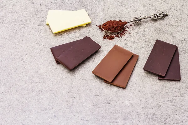 Chocolate surtido con diferente contenido de cacao — Foto de Stock