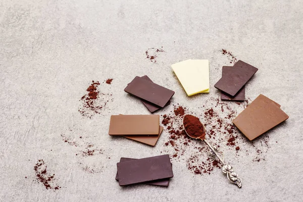 Chocolate surtido con diferente contenido de cacao — Foto de Stock
