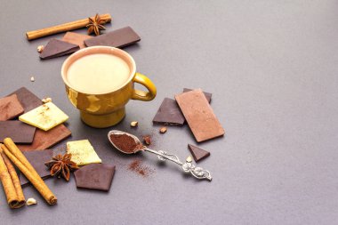 Farklı çikolata çeşitleri ve kahve çeşitleri.