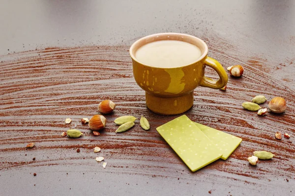 Coffee cup, chocolate with matcha tea, hazelnuts, cocoa powder and cardamon — Stock Photo, Image