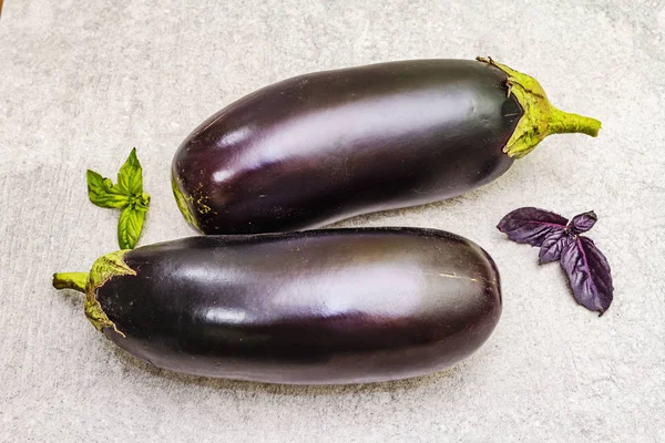 Färsk ekologisk aubergine — Stockfoto