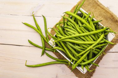 Faseolus vulgaris, yeşil fasulye ya da tahta kutuda böbrek fasulyesi.