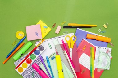 Okul konseptine geri dönelim. Parlak açgözlülük üzerine okul eğitimi malzemeleri