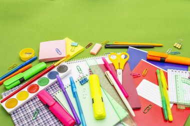 Okul konseptine geri dönelim. Parlak açgözlülük üzerine okul eğitimi malzemeleri