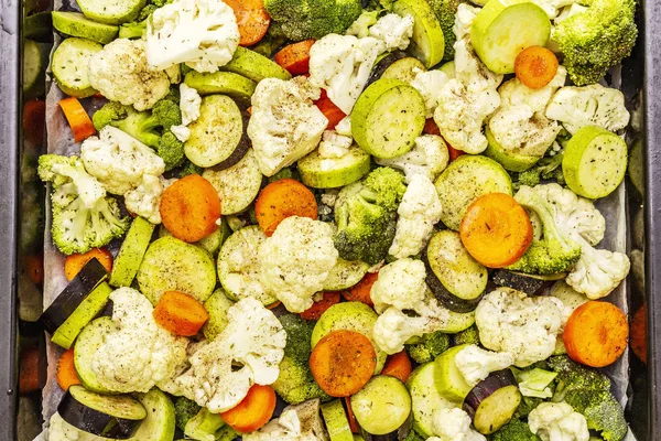 Fresh organic vegetables in baking tray — Stock Photo, Image