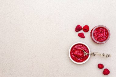 Sağlıklı organik ev yapımı meyve püresi