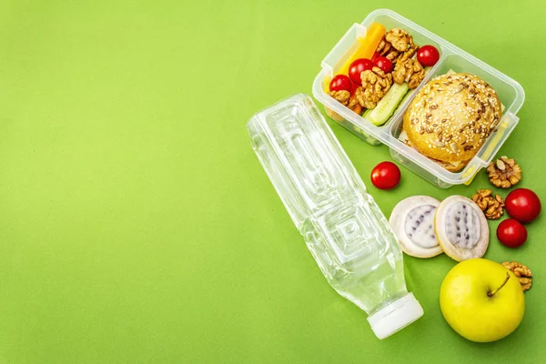 Lunch box op school. Terug naar schoolconcept — Stockfoto