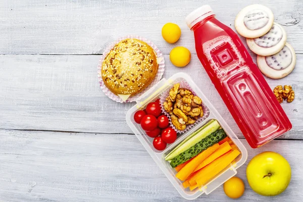 Lunch box op school. Terug naar schoolconcept — Stockfoto