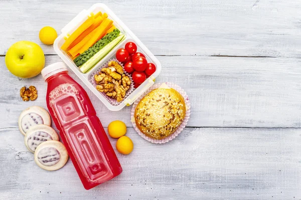 Lunch box op school. Terug naar schoolconcept — Stockfoto