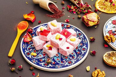 Doğu tatlıları. Geleneksel Türk lokumu