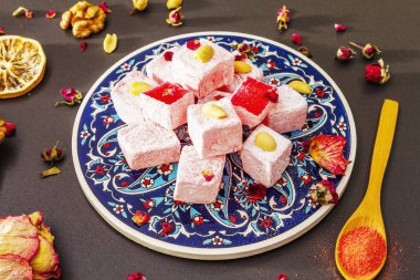 Doğu tatlıları. Geleneksel Türk lokumu