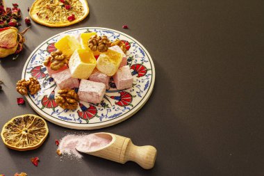 Doğu tatlıları. Geleneksel Türk lokumu