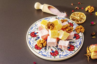 Doğu tatlıları. Geleneksel Türk lokumu