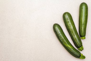 Parlak yeşil kabak.