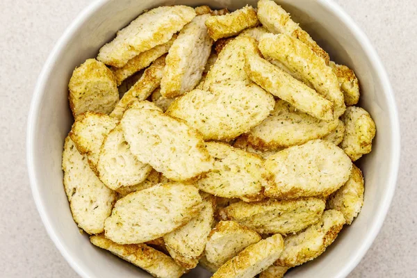 Frische Croutons für heiße Herbstcremesuppen — Stockfoto