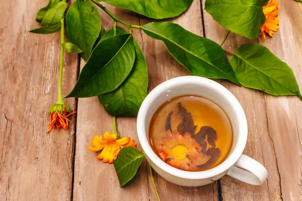 Taze Kadife Çiçeği Çayı Alternatif Tıp Tahta Kaplama Arka Plan — Stok fotoğraf