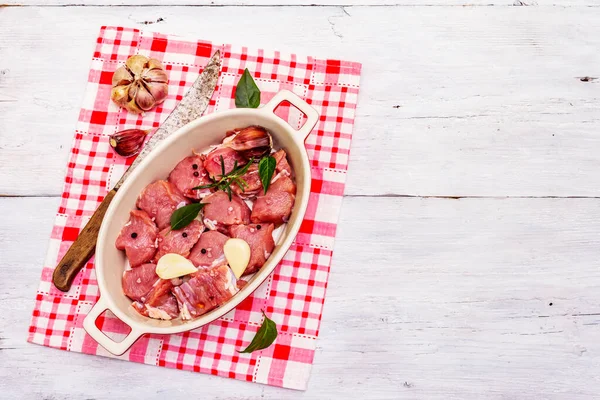 Ternera Cruda Cortada Trozos Con Verduras Otros Ingredientes Listos Para — Foto de Stock