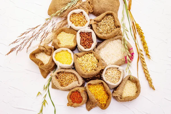Variedade Variada Cereais Ingrediente Indispensável Para Uma Dieta Saudável Sacos — Fotografia de Stock