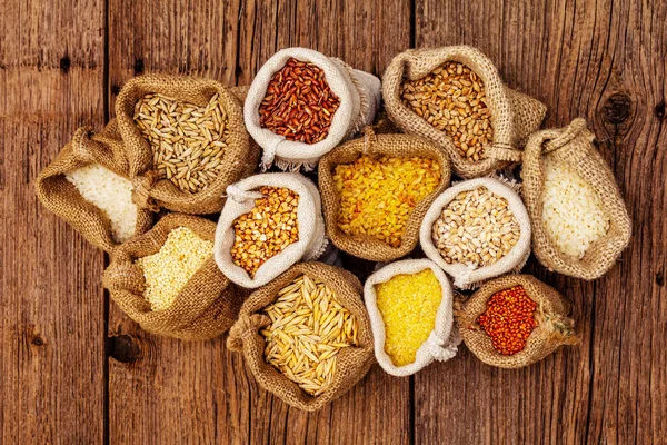 Varietate Asortată Cereale Ingredient Indispensabil Pentru Dietă Sănătoasă Pungi Handmade — Fotografie, imagine de stoc