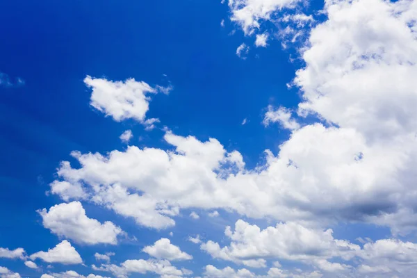 Cielo Azul Con Nubes — Foto de Stock