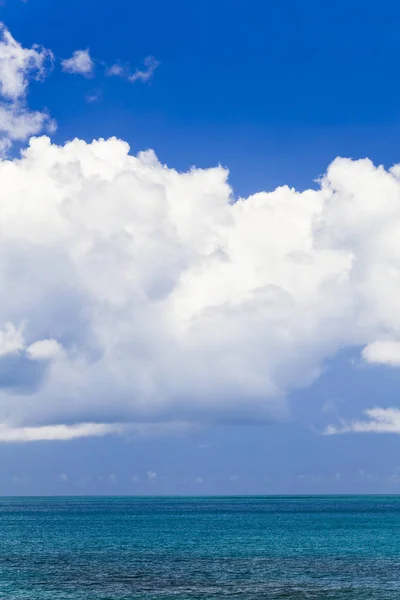 Cielo Azul Con Nubes — Foto de Stock