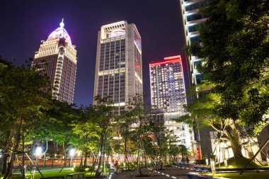 Taipei, Tayvan. cadde görünümü ve cityscape Xinyi ilçe gece.
