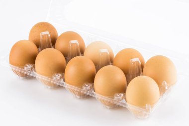 Beyaz arka plan üzerinde izole yumurta