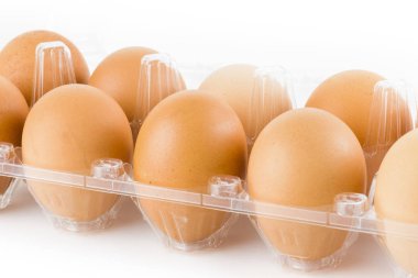 Beyaz arka plan üzerinde izole yumurta