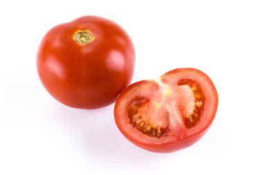 Beyaz zemin üzerine kırmızı parlak domates