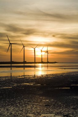 Gaomei sulak alanların peyzaj Taichung Tayvan. Rüzgar enerji santrali, enerji sistemleri, yenilenebilir enerji.