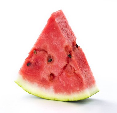 Beyaz arkaplanda izole edilmiş bir karpuz dilimi