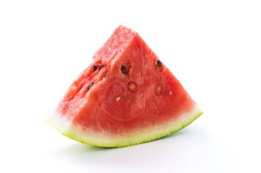 Beyaz arkaplanda izole edilmiş bir karpuz dilimi